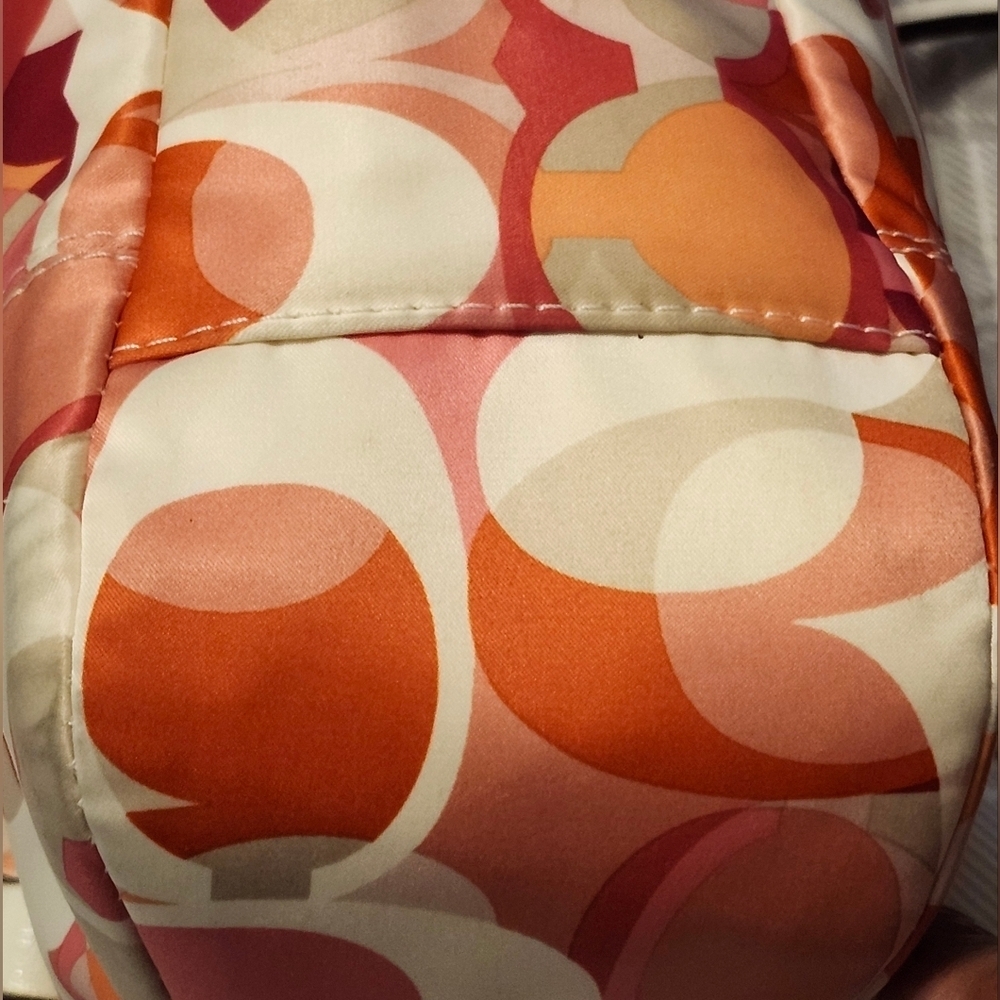 RARE COACH F23970 Mia Daisy Kaleidoscope, W-FREE MATCHING MAKEUP Bag - Picture 7 of 15
